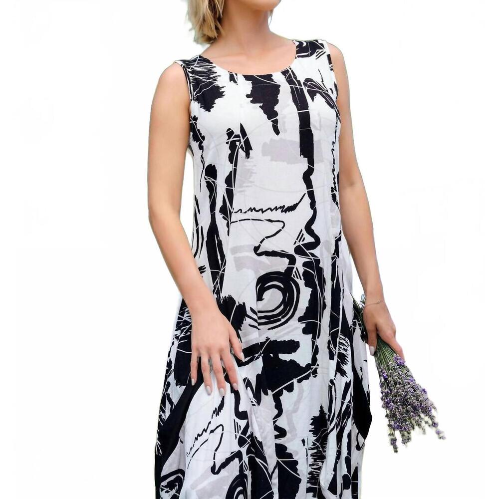 NEW SASSY midi sleeveless dress in black/ white print